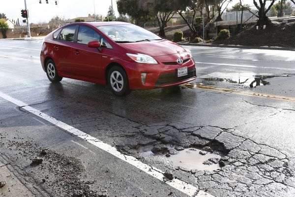 4 Things You Shouldn’t Do When Hitting A Pothole